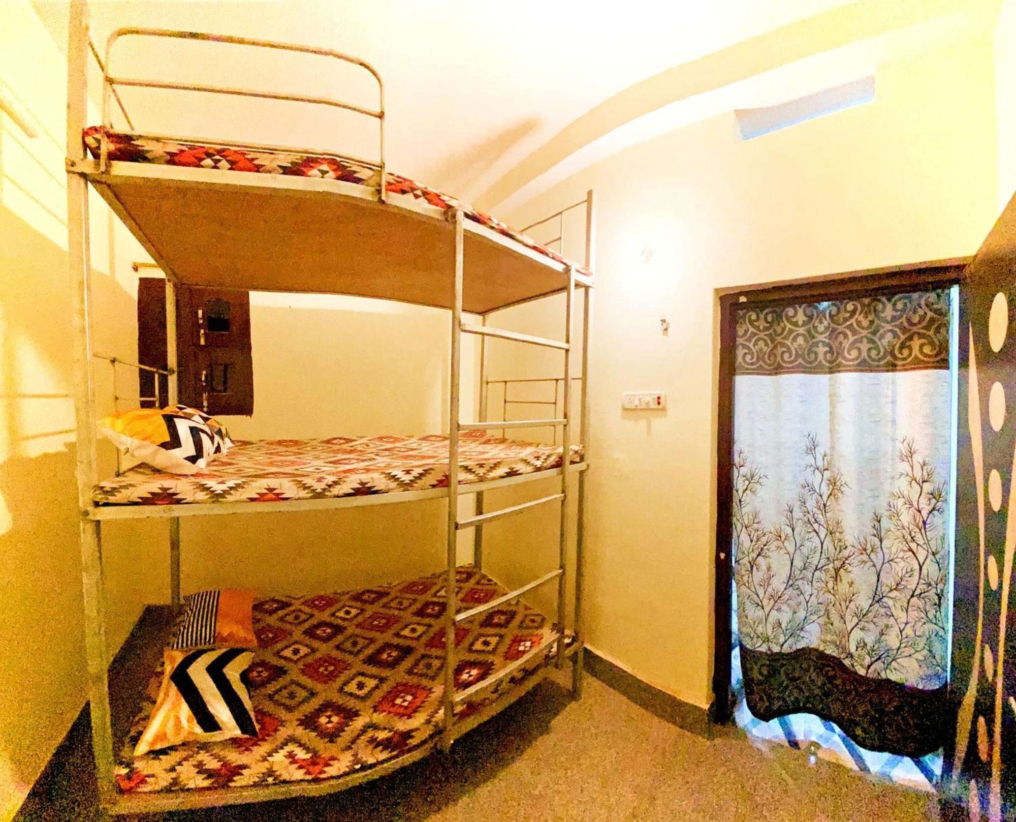 Albergue Nikunj Dorme Rājgīr Exterior foto